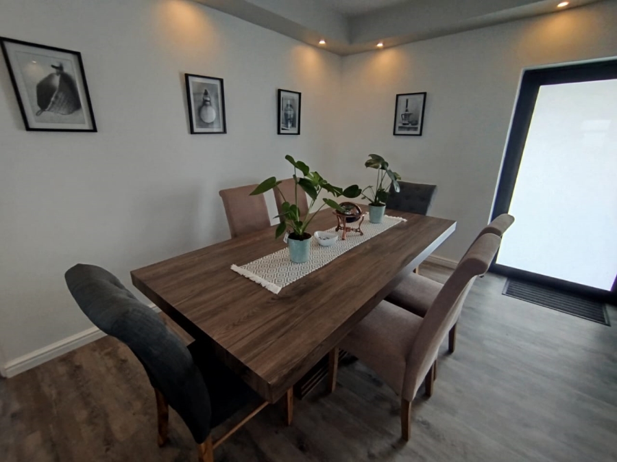 4 Bedroom Property for Sale in Hoogland Western Cape